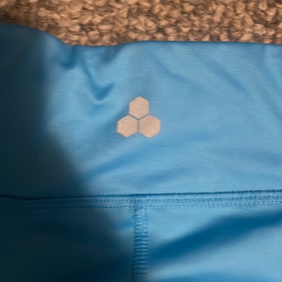 blue workout cropped leggings. - Picture 3 of 4